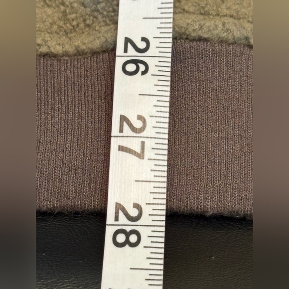 Patagonia Forest Green Fleece Jacket size Large w/ Three Button Closure. - Picture 13 of 13